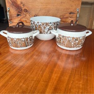 Set of three Kaj Franck enamel pots (2) and bowl. Arabia Finland.